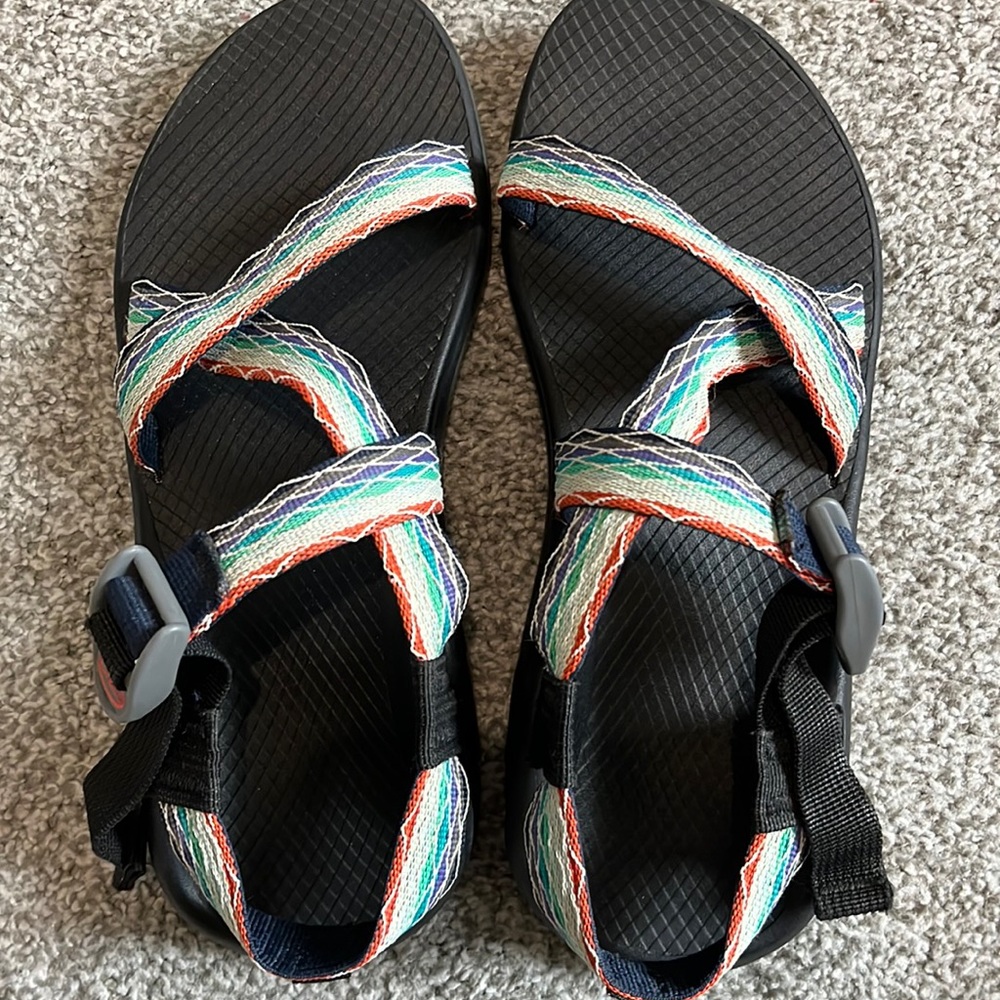 These are really great sandals just don’t wear anymore. Smoke free home